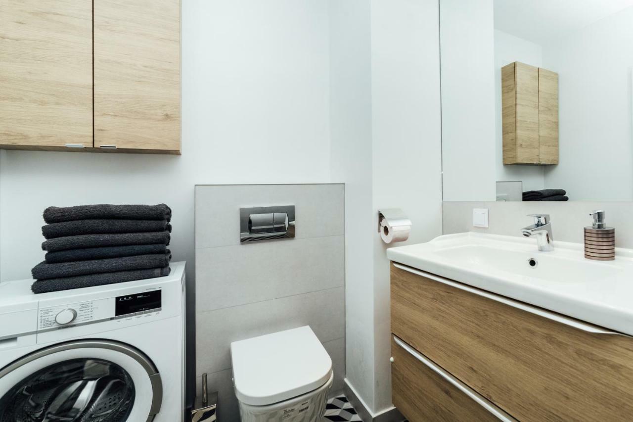 Pobookowane Stocznia Apartments グダニスク エクステリア 写真